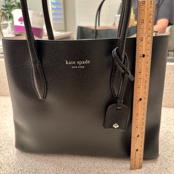 Authentic Kate Spade medium Tote in black leather - Picture 3 of 7